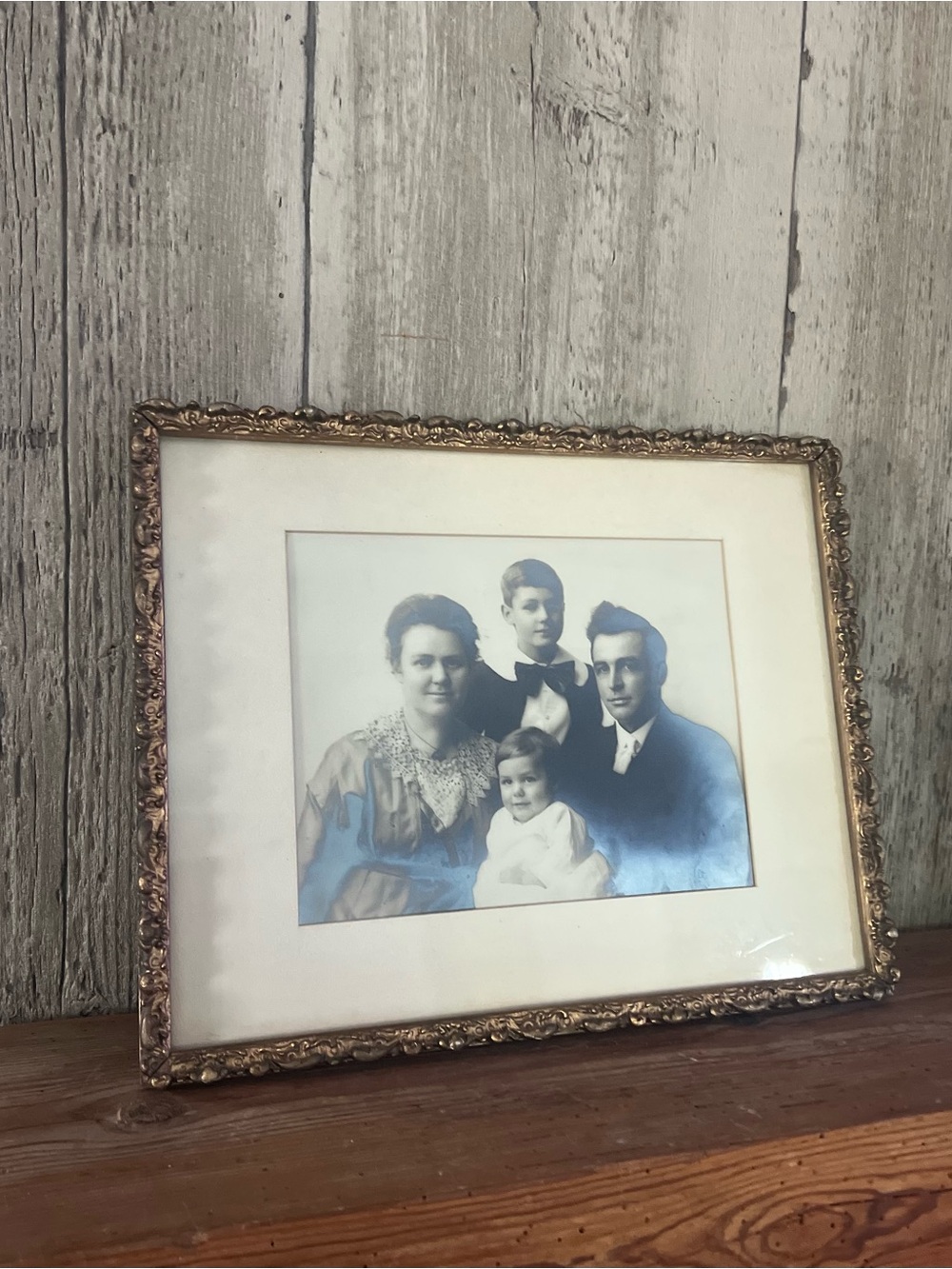 Ornate Gold Vintage-Style Photo Frame - Classic Home Accent